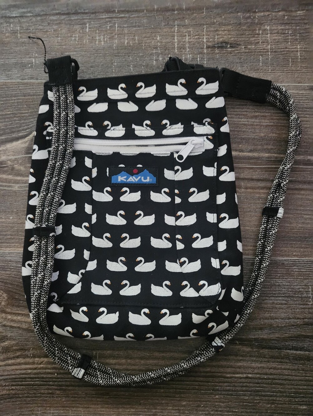 Kavu Black & White Swan Pattern Crossbody